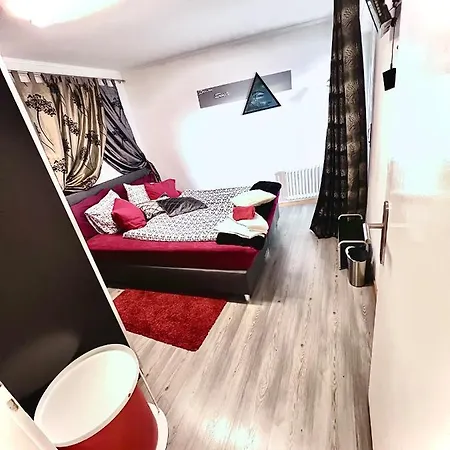 13 View, Family Modern App * Montreux