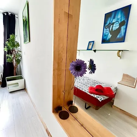 13 View, Family Modern App Montreux