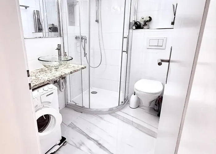 13 View, Family Modern App Montreux