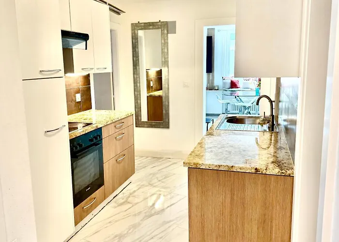 13 View, Family Modern App * Montrö