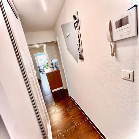 Apartment 13 View, Family Modern App